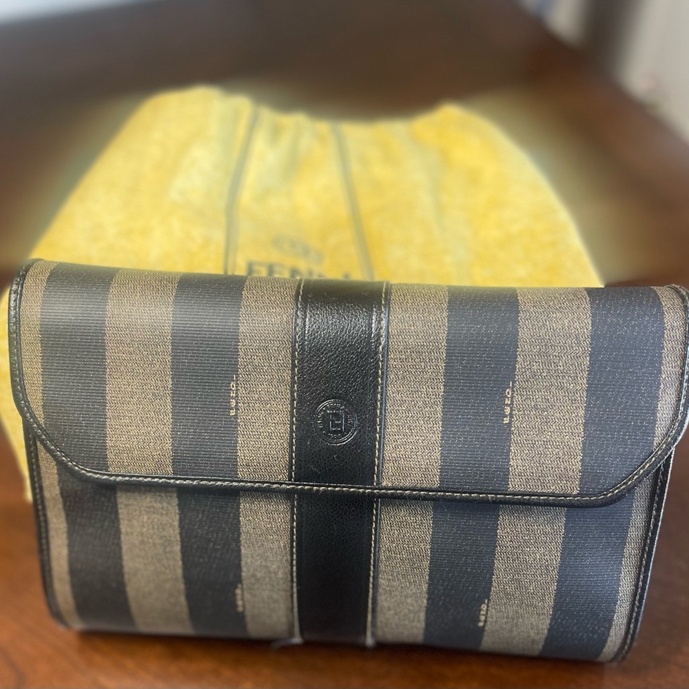Fendi vintage clutch.  Worn only a couple of times.  EXCELLENT CONDITION!